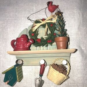 HALLMARK KEEPSAKE ORNAMENT, 2002, GARDNERS CHRISTMAS CORNER